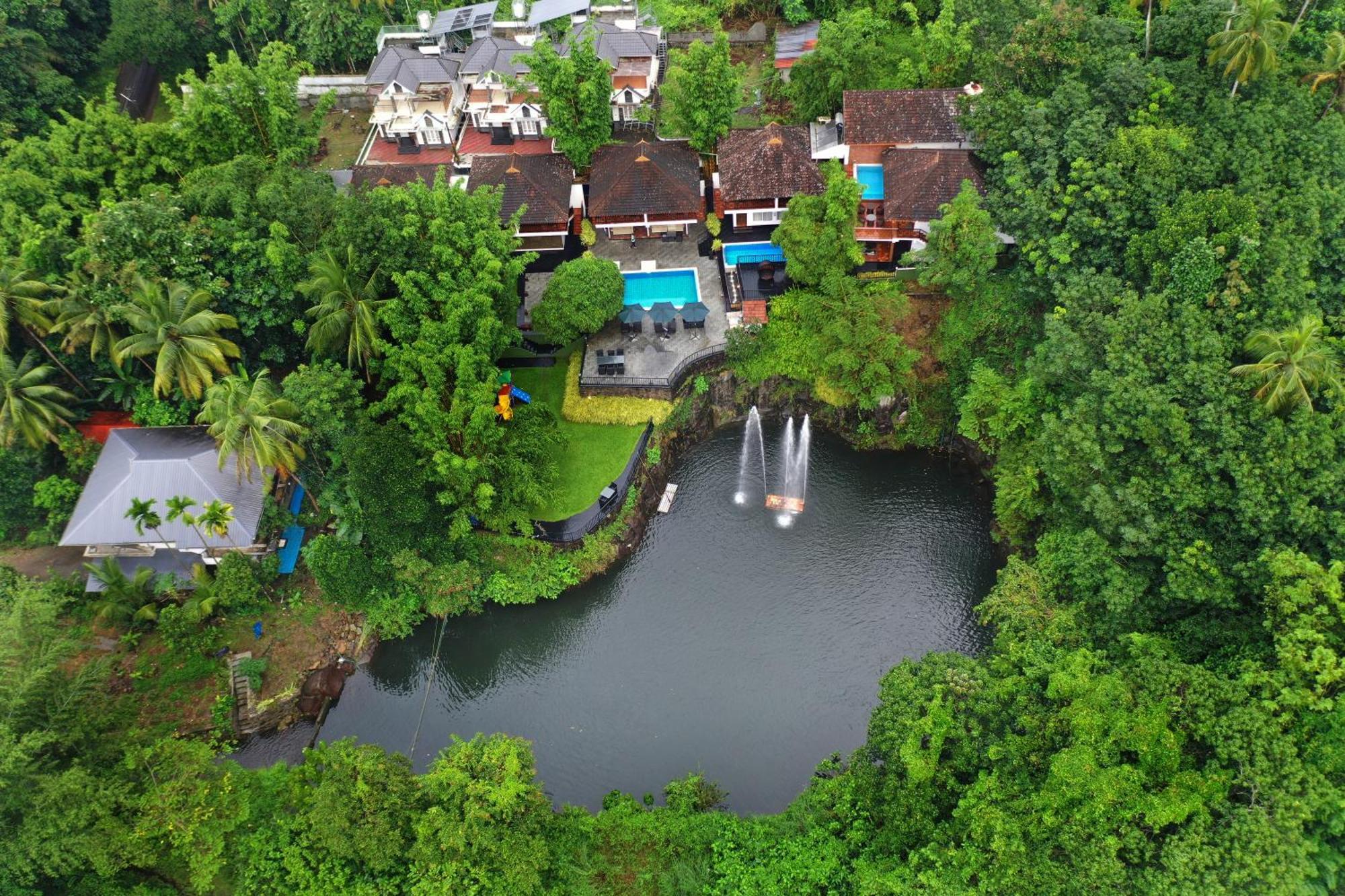 Athirapally Green Trees Athirappilly Buitenkant foto