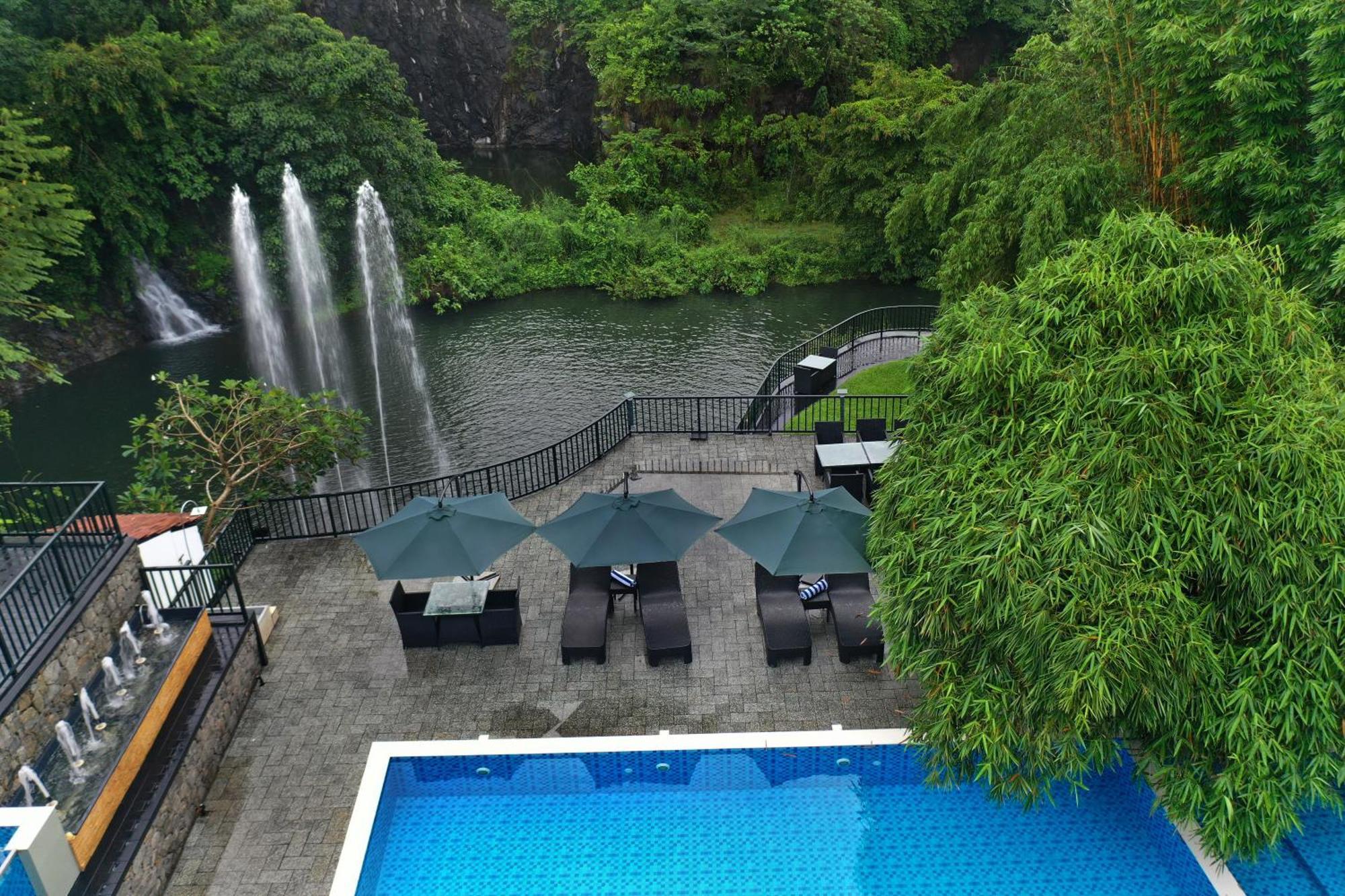 Athirapally Green Trees Athirappilly Buitenkant foto